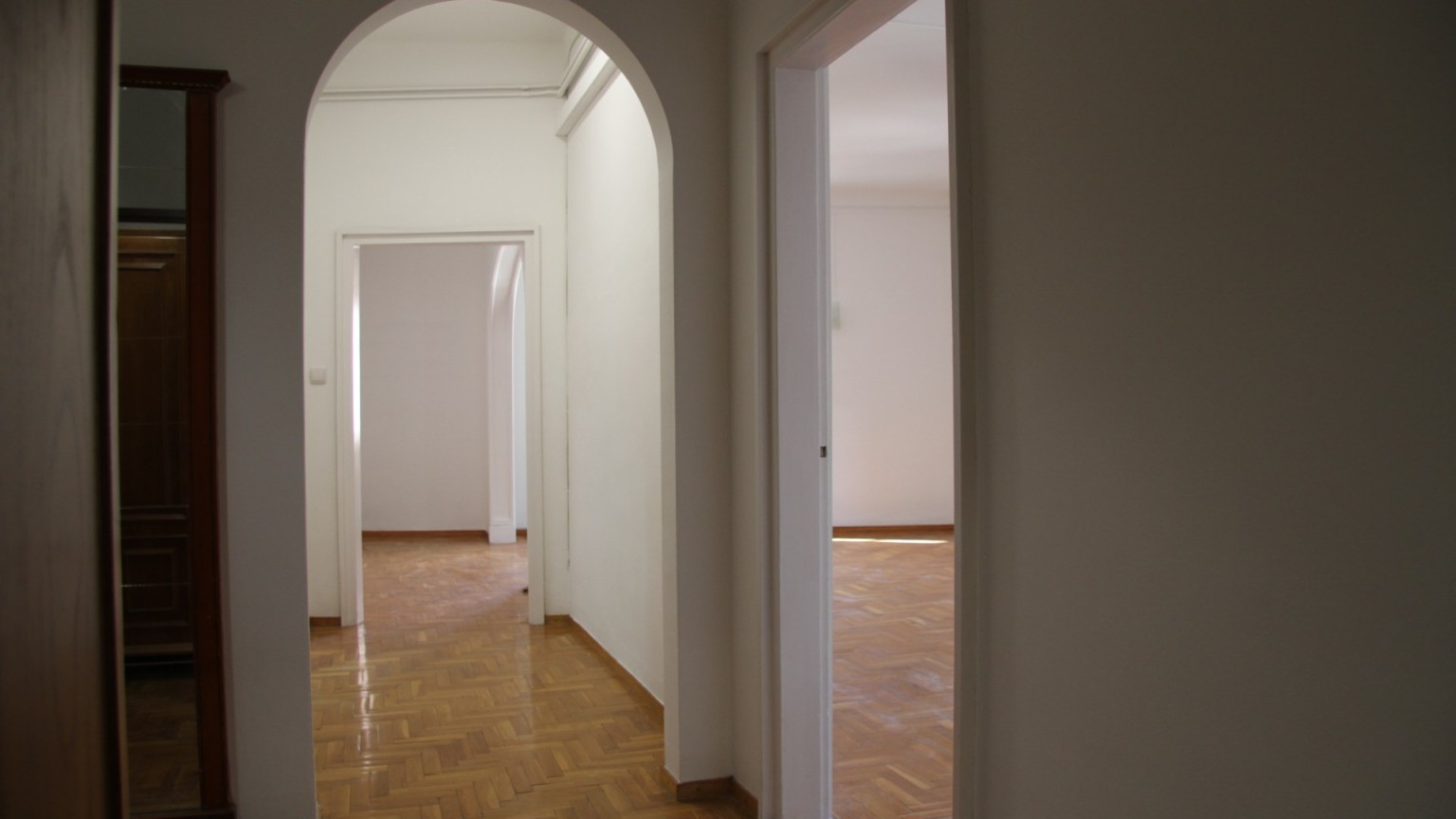 Spacieux appartement à vendre, en centre ville, avec 6 chambres. Idéal pour les investisseurs.