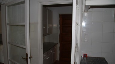 Spacious flat for sale, in the city centre, with 6 bedrooms. Ideal for investors.