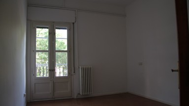 Spacieux appartement à vendre, en centre ville, avec 6 chambres. Idéal pour les investisseurs.