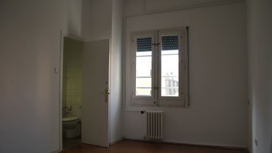 Spacieux appartement à vendre, en centre ville, avec 6 chambres. Idéal pour les investisseurs.