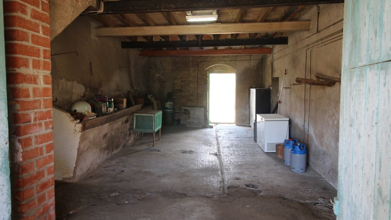 Masia rústica en venda a Vilanova de la Muga. Espai, tranquil·litat i molt potencial