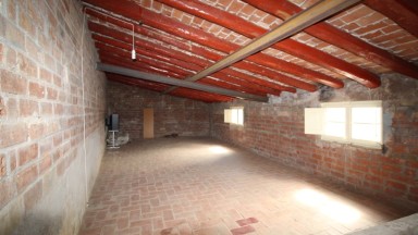 Masia rústica en venda a Vilanova de la Muga. Espai, tranquil·litat i molt potencial