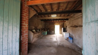 Masia rústica en venda a Vilanova de la Muga. Espai, tranquil·litat i molt potencial