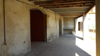Masia rústica en venda a Vilanova de la Muga. Espai, tranquil·litat i molt potencial