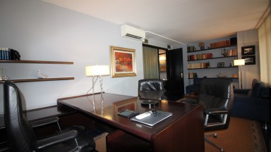 Very central Girona rental office.