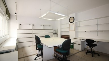 Very central Girona rental office.