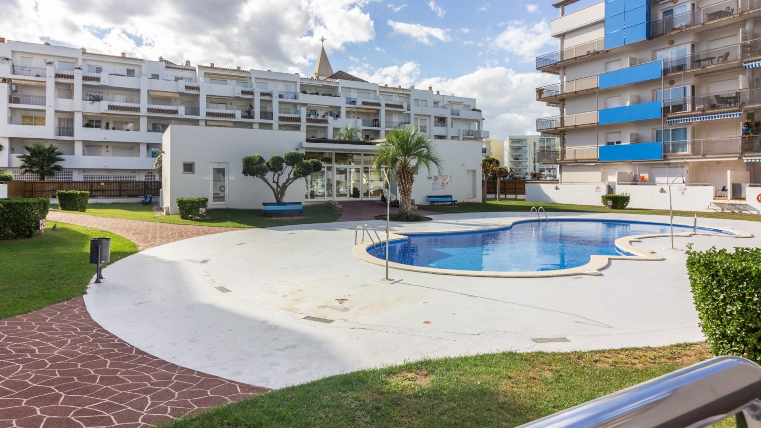 Apartment with two bedrooms, community pool in Sta. Margarita.