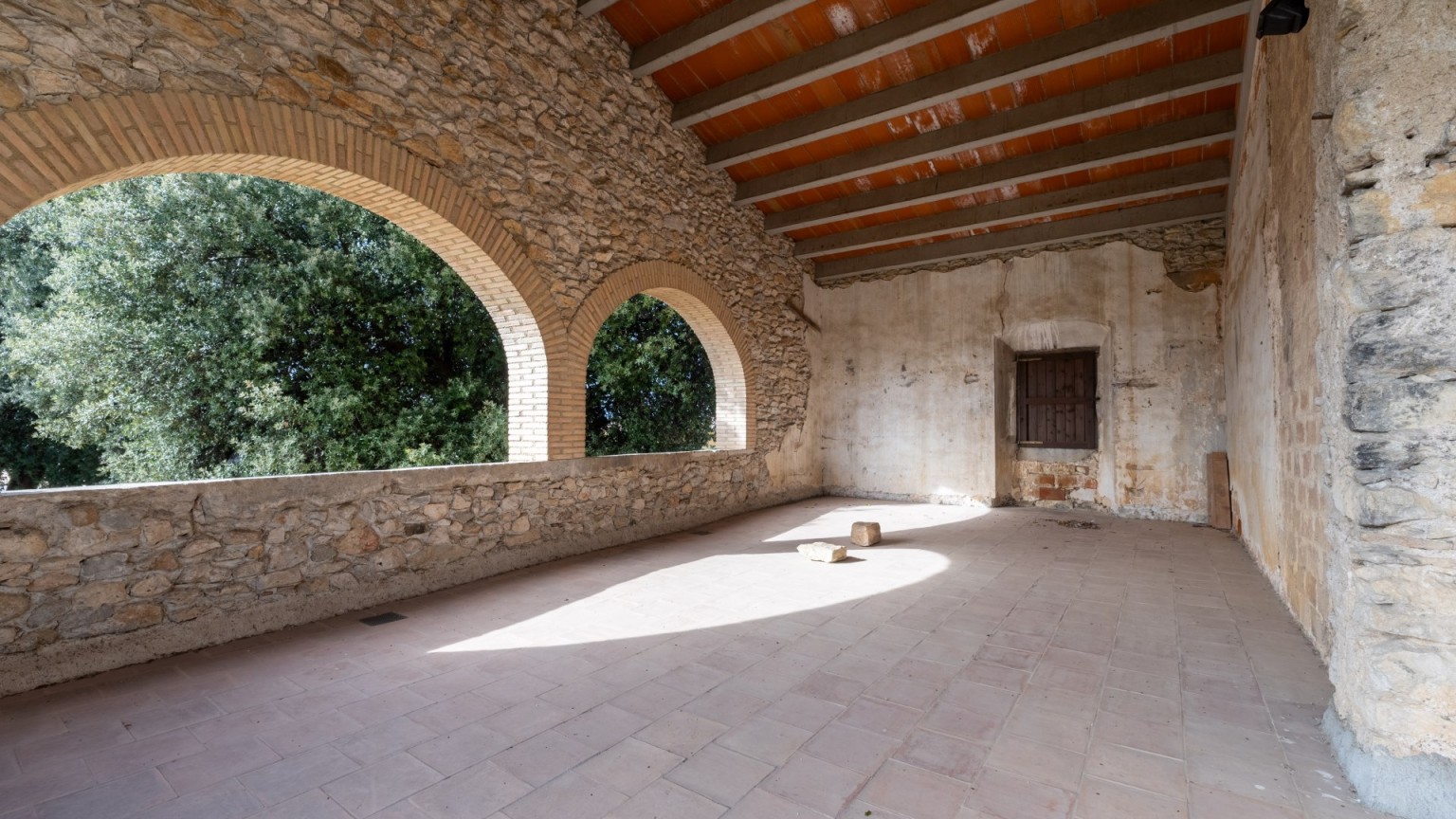 Gran Masia en venda, ubicada a Mas Barril de Girona.