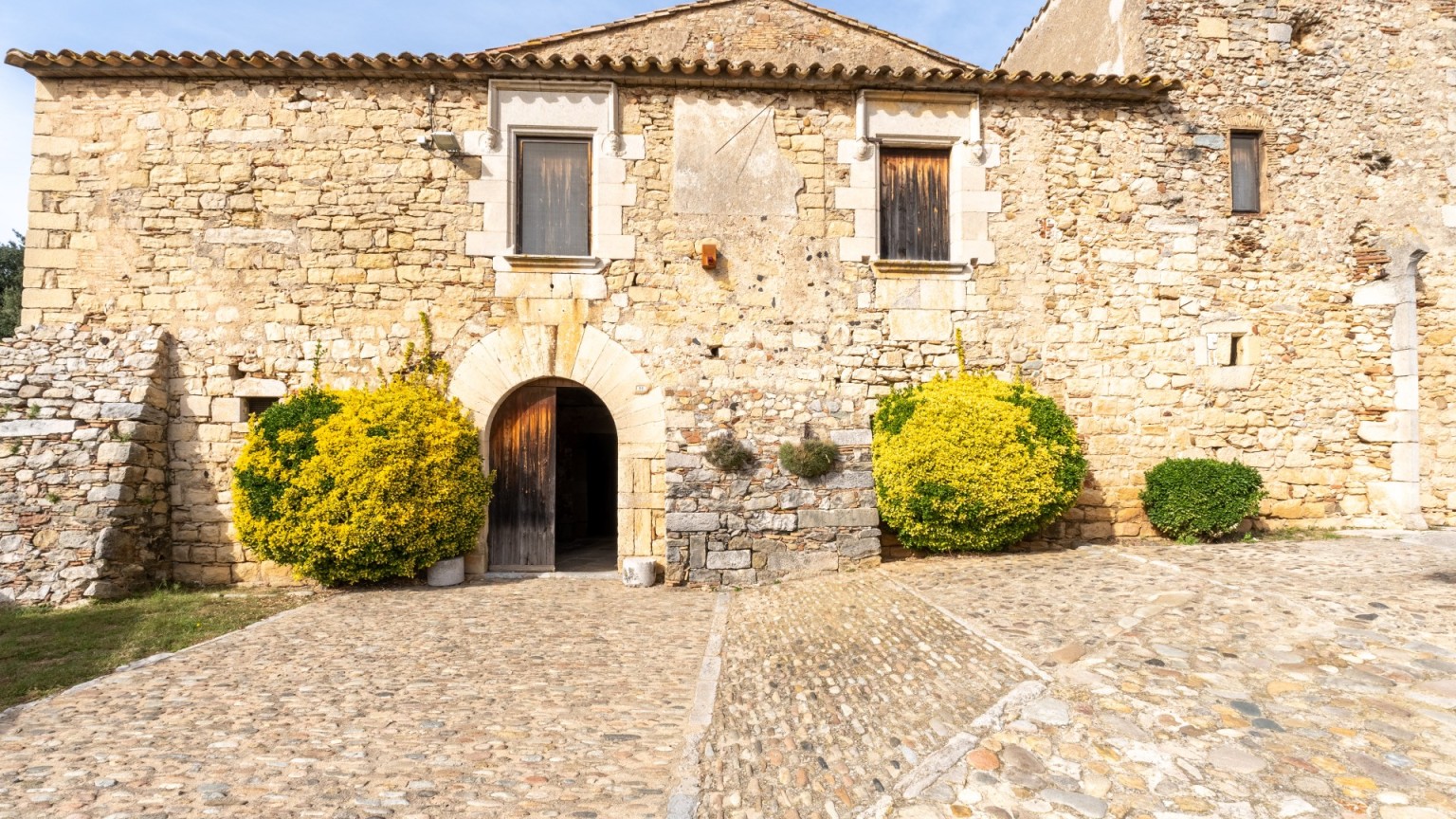 Grand Masia à vendre, située au Mas Barril de Girona.