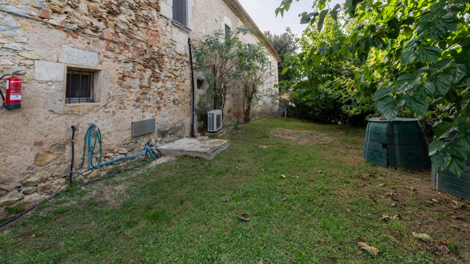 Gran Masia en venda, ubicada a Mas Barril de Girona.