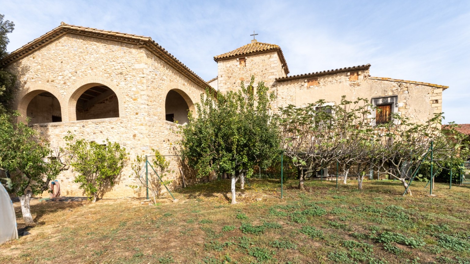 Grand Masia à vendre, située au Mas Barril de Girona.