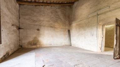 Grand Masia à vendre, située au Mas Barril de Girona.