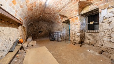 Gran Masia en venda, ubicada a Mas Barril de Girona.