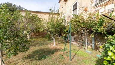 Grand Masia for sale, located in Mas Barril de Girona.