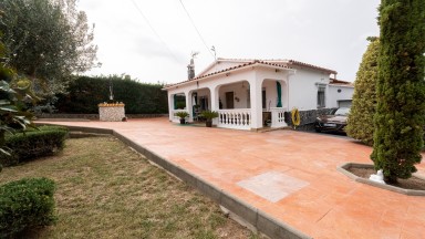 Casa xalet unifamiliar a Maçanet de la Selva.