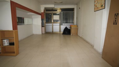 Premises for sale on ground floor with basement, Creu de la Mà area.