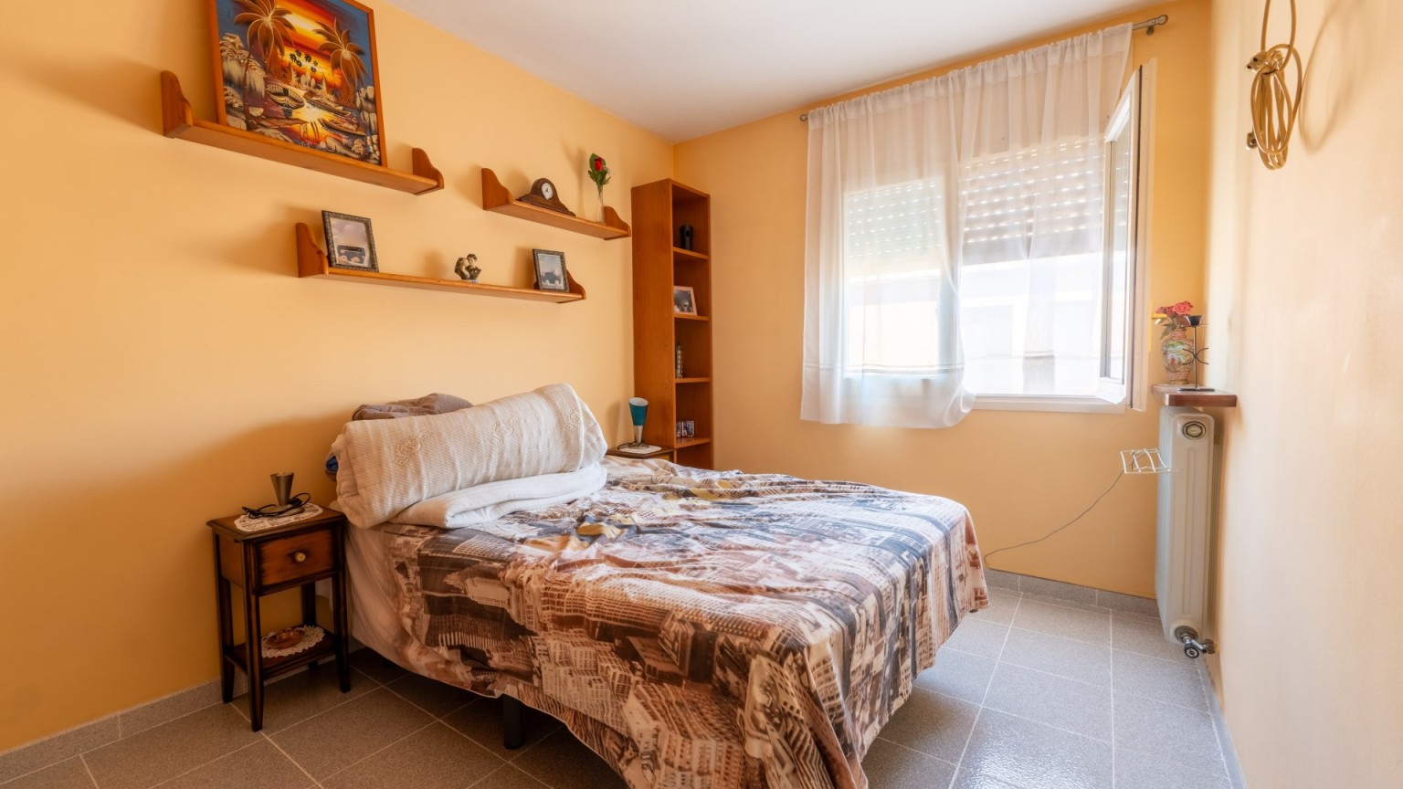 Flat for sale in the Santa Eugènia district of Girona.