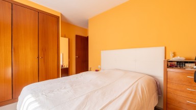 Flat for sale in the Santa Eugènia district of Girona.