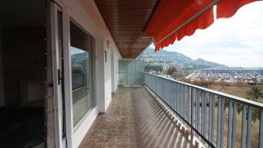 Apartment for rent,  in first linea of sea with 4 bedrooms. 
