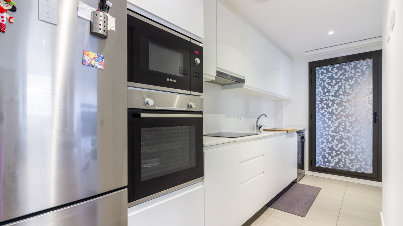 En venta piso frente al mar,  con parking, en Roses