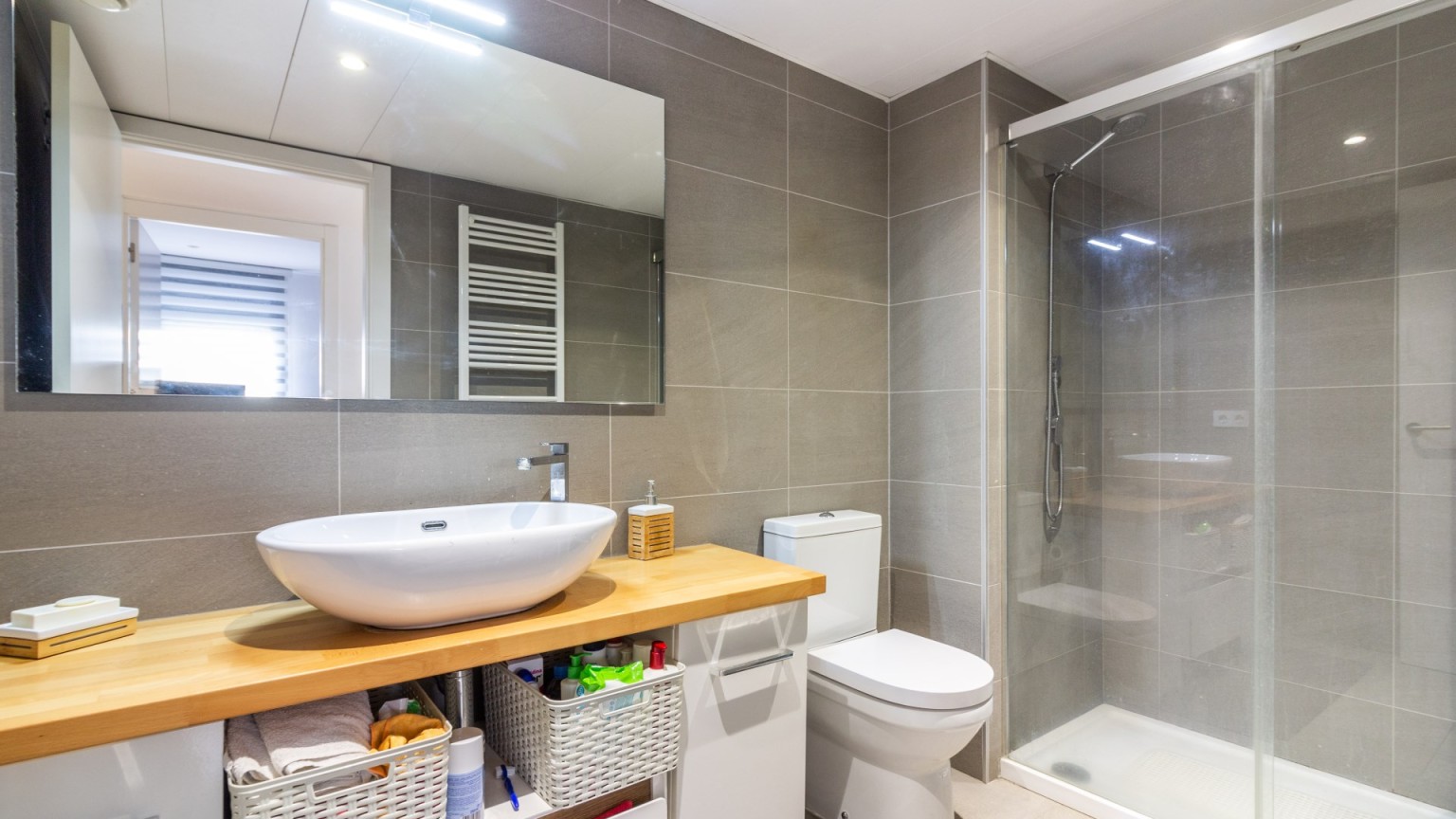 En venta piso frente al mar,  con parking, en Roses