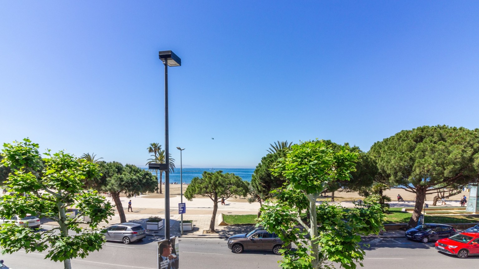 En venta piso frente al mar,  con parking, en Roses