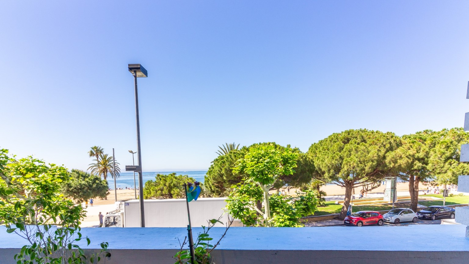 En venta piso frente al mar,  con parking, en Roses
