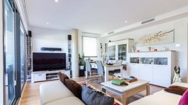 En venta piso frente al mar,  con parking, en Roses