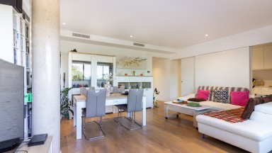 En venta piso frente al mar,  con parking, en Roses