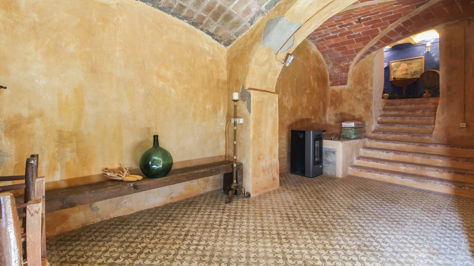 Casa en venda, de dues plantes, totalment restaurada a Cantallops.