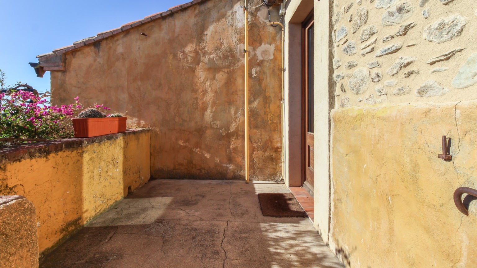 Casa en venda, de dues plantes, totalment restaurada a Cantallops.