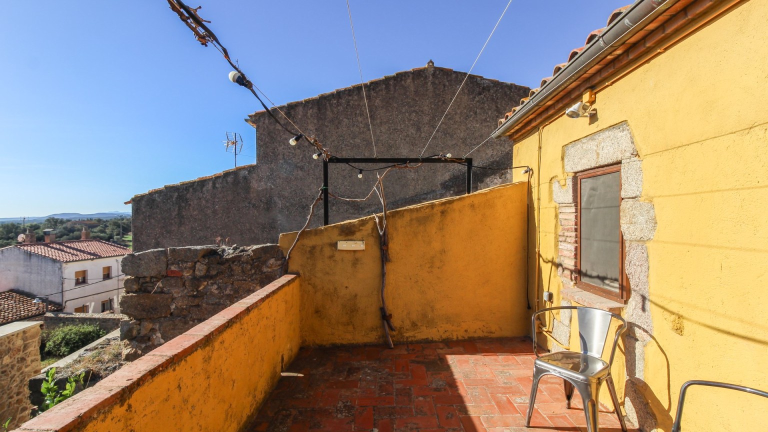 Casa en venta, de dos plantas, totalmente restaurada, en Cantallops.