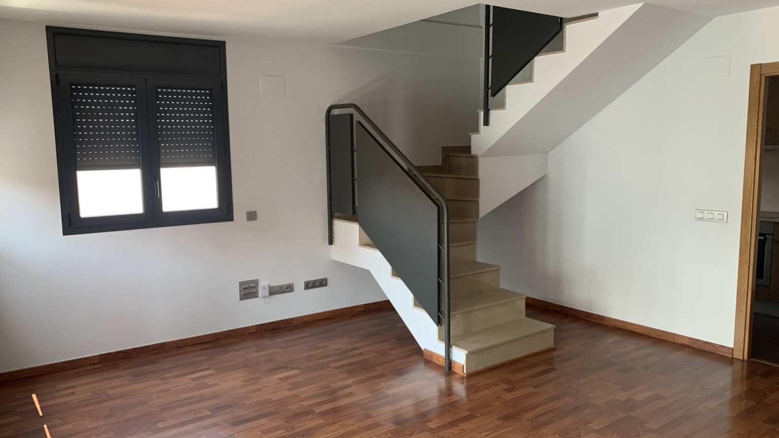 Inversores.- En venta lote de 6 viviendas con plaza de aparcamiento , muy céntricas, en Figueres