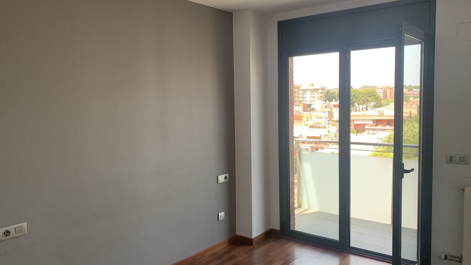 Inversores.- En venta lote de 6 viviendas con plaza de aparcamiento , muy céntricas, en Figueres