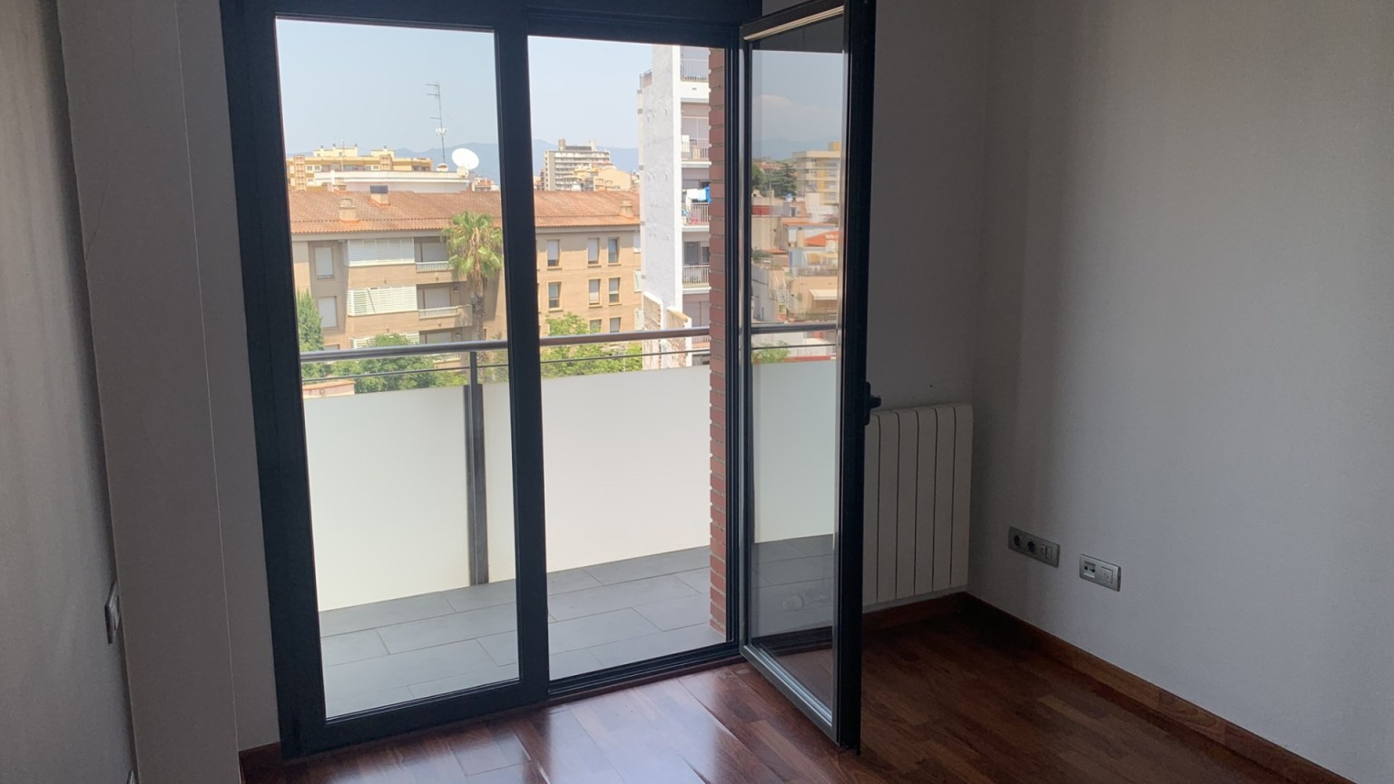 Inversores.- En venta lote de 6 viviendas con plaza de aparcamiento , muy céntricas, en Figueres