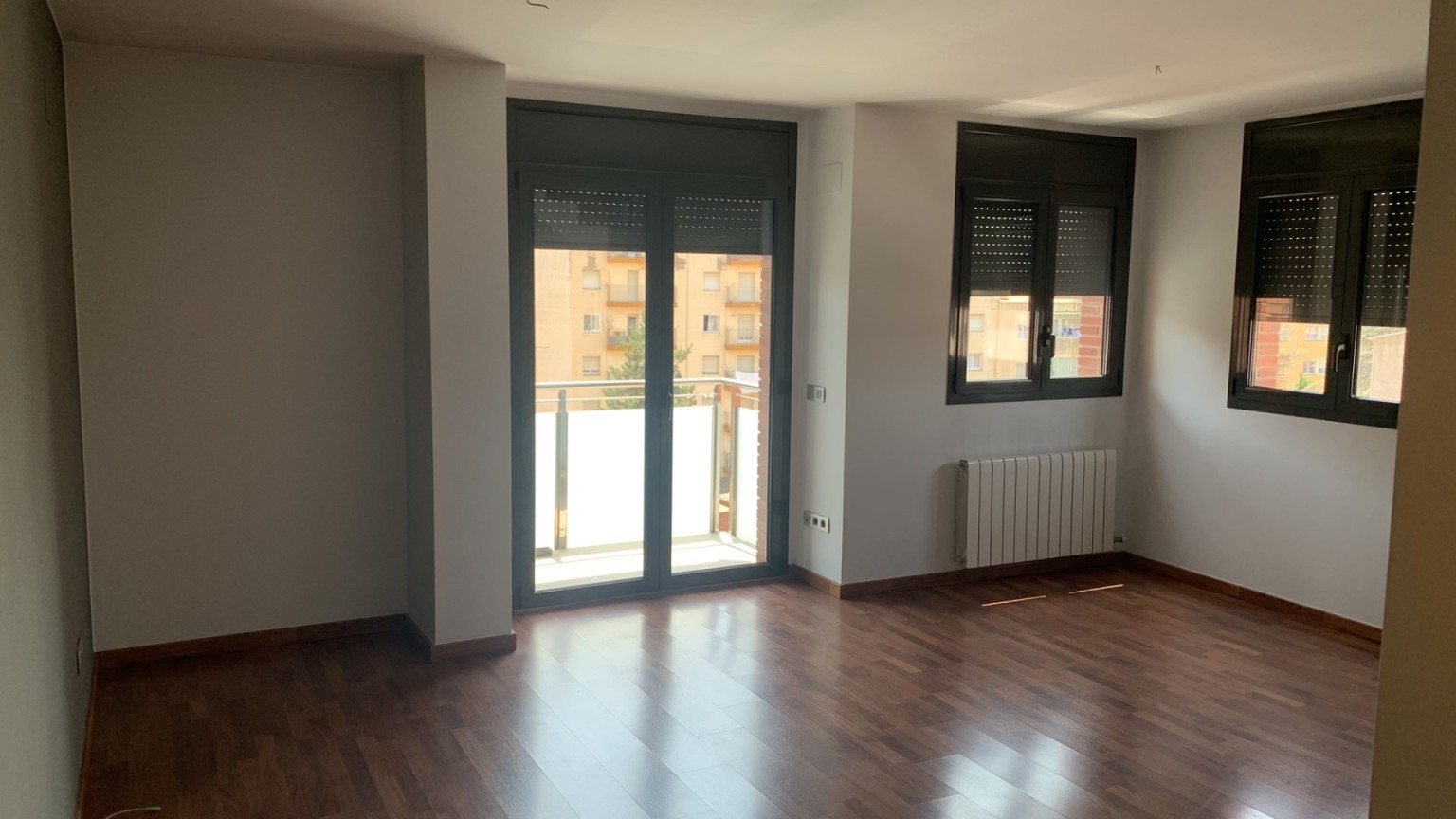 Inversores.- En venta lote de 6 viviendas con plaza de aparcamiento , muy céntricas, en Figueres
