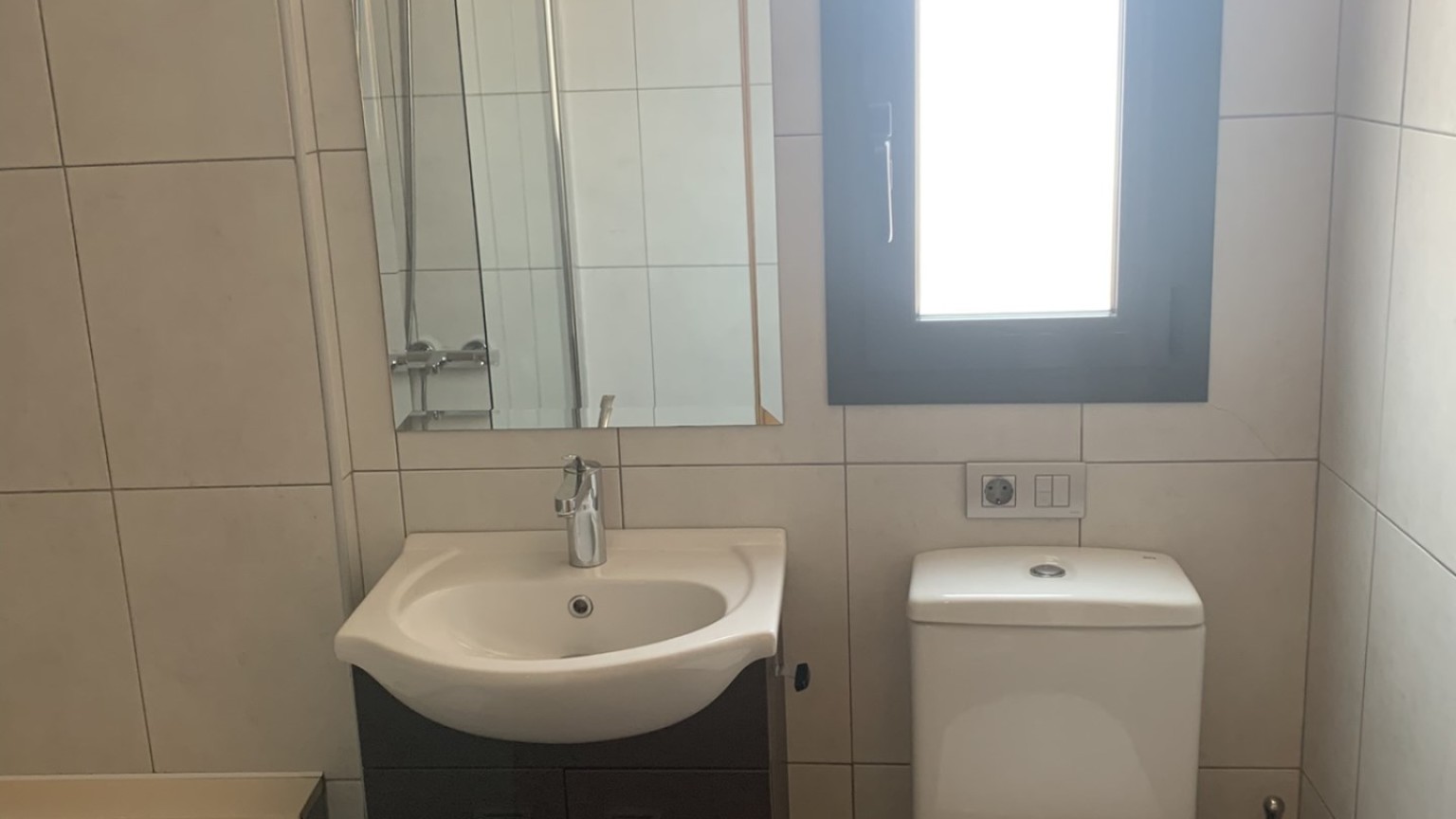 Inversores.- En venta lote de 6 viviendas con plaza de aparcamiento , muy céntricas, en Figueres