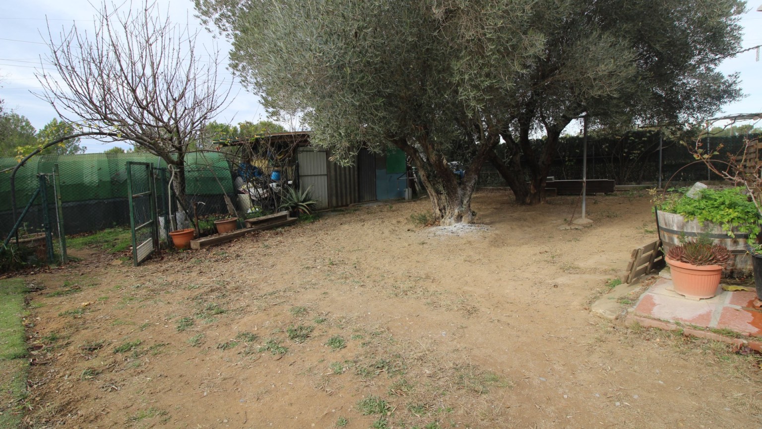  For sale non-mortgageable rustic land with ground floor house in the municipality of Vilaür