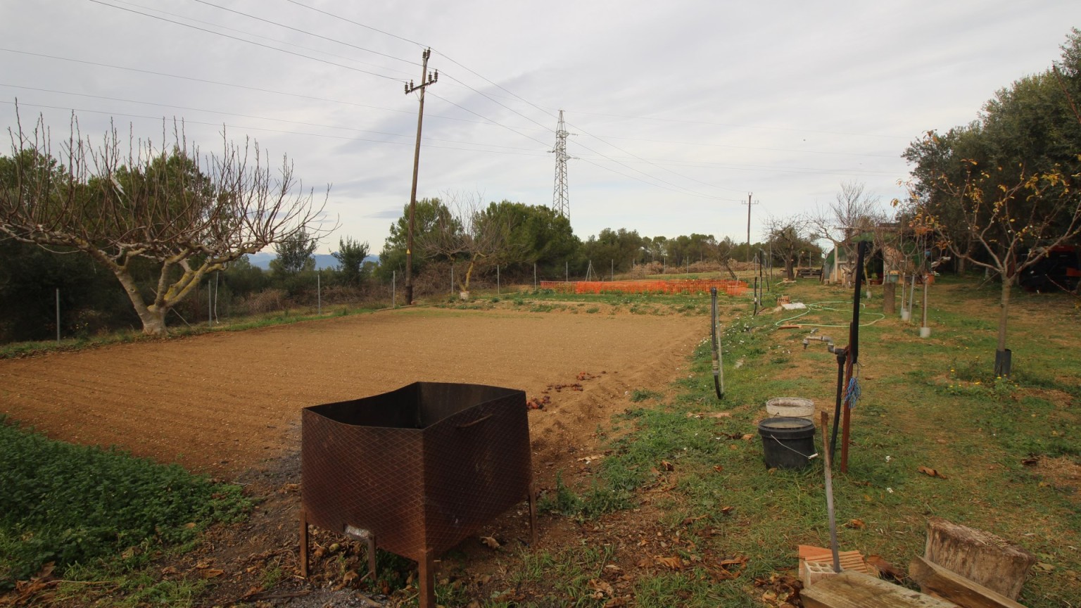  For sale non-mortgageable rustic land with ground floor house in the municipality of Vilaür