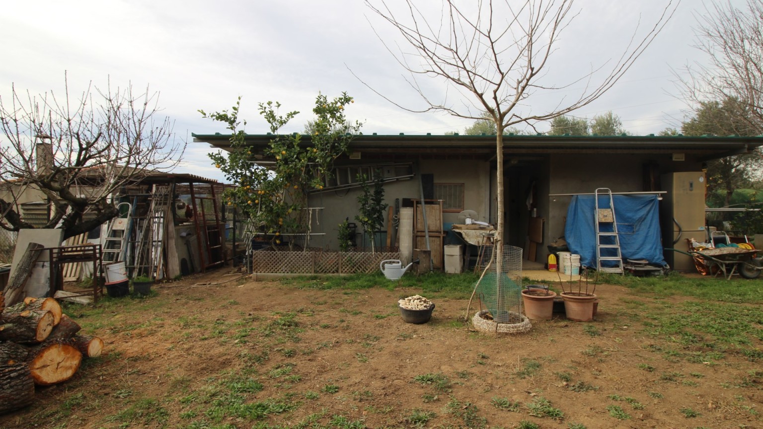  For sale non-mortgageable rustic land with ground floor house in the municipality of Vilaür