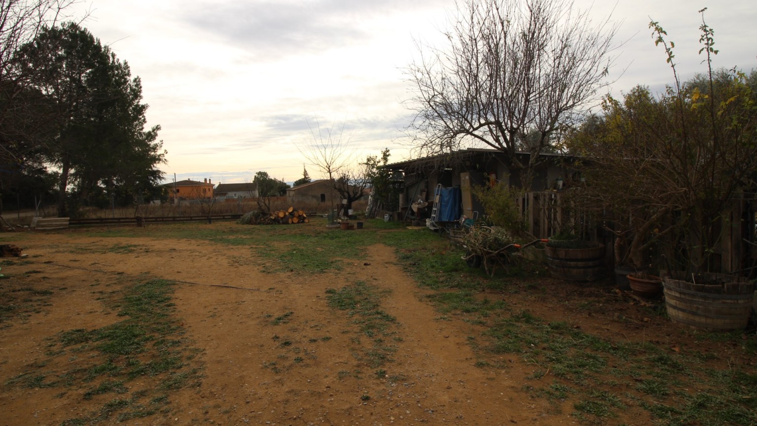  For sale non-mortgageable rustic land with ground floor house in the municipality of Vilaür