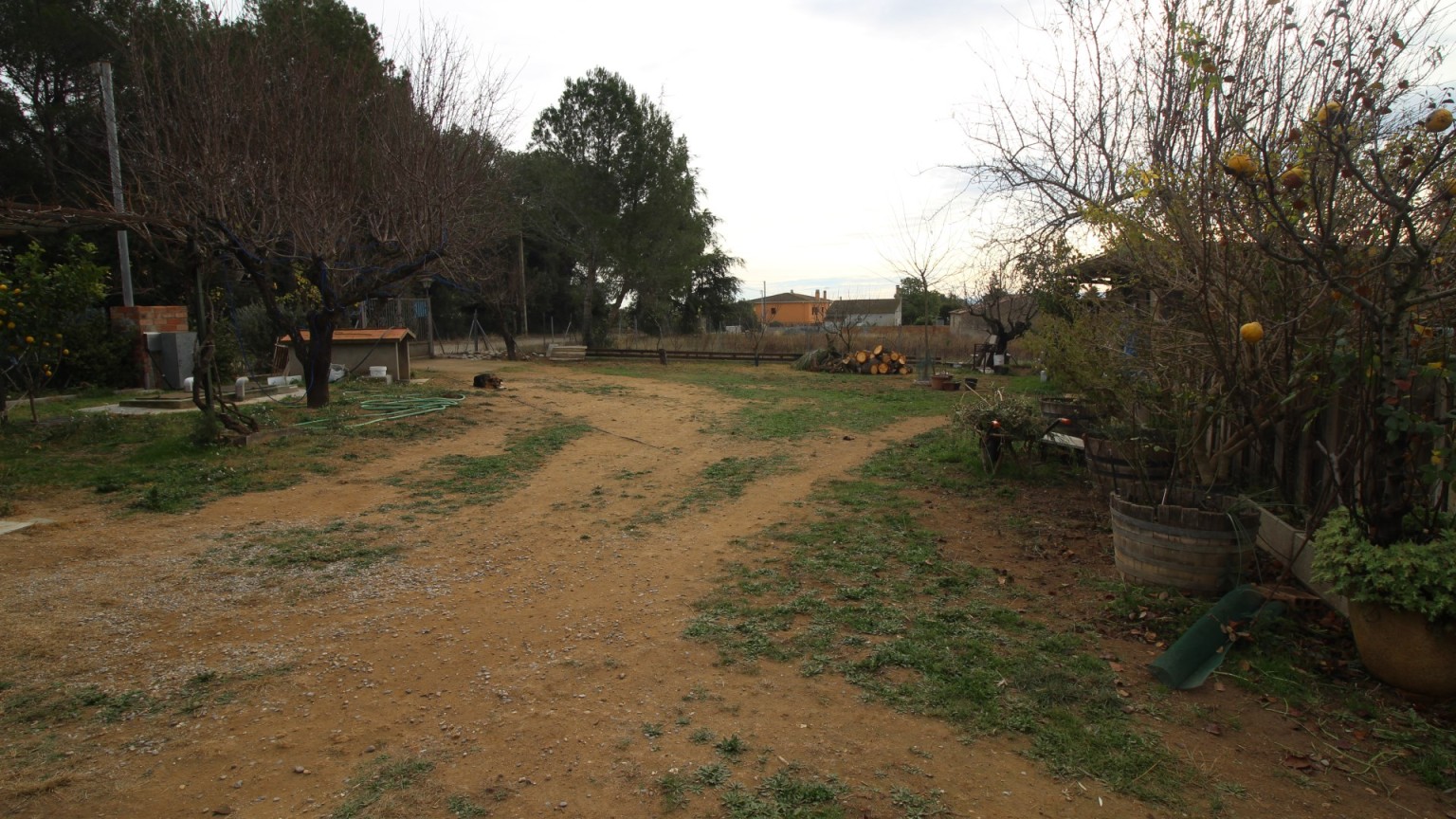  For sale non-mortgageable rustic land with ground floor house in the municipality of Vilaür