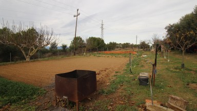  For sale non-mortgageable rustic land with ground floor house in the municipality of Vilaür