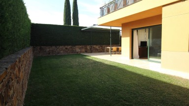 Ground floor apartment for sale, 2 bedrooms with private garden and communal pool, in Navata.