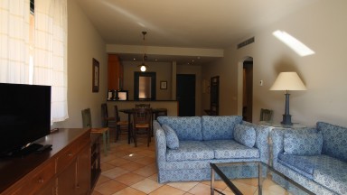 Appartement au rez-de-chaussée à vendre, 2 chambres avec jardin privé et piscine commune, à Navata.
