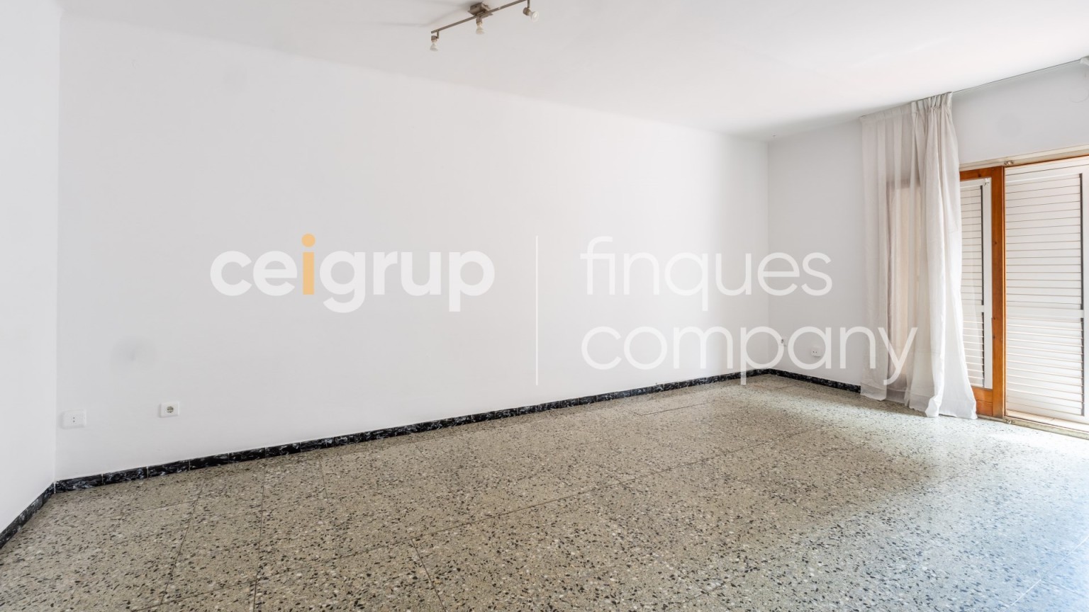 Casa en el centro de Roses, con 4 dormitorios y garaje de 136m².