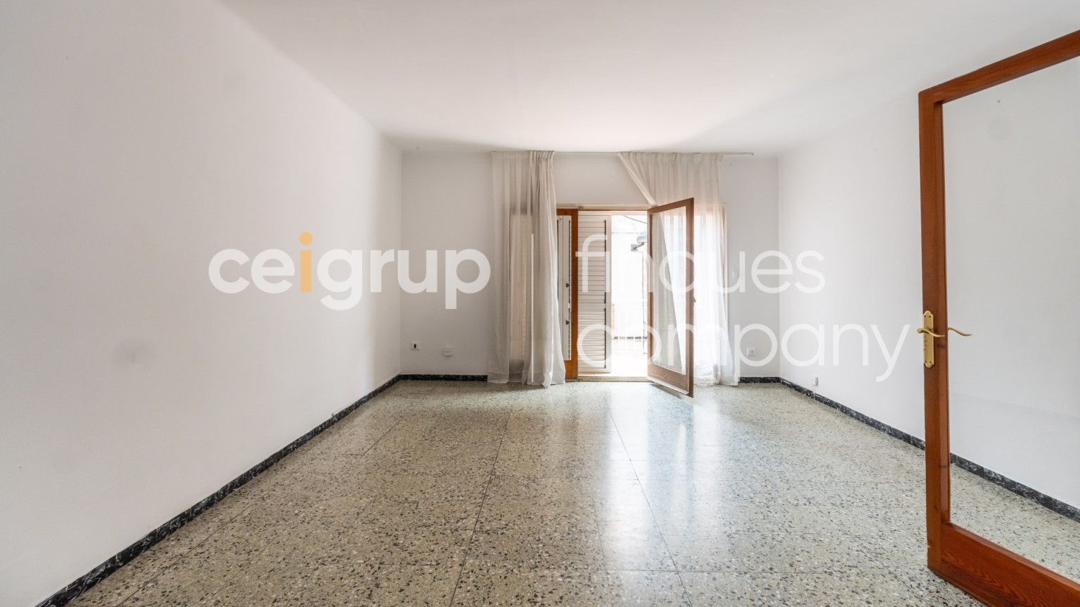 Casa en el centro de Roses, con 4 dormitorios y garaje de 136m².