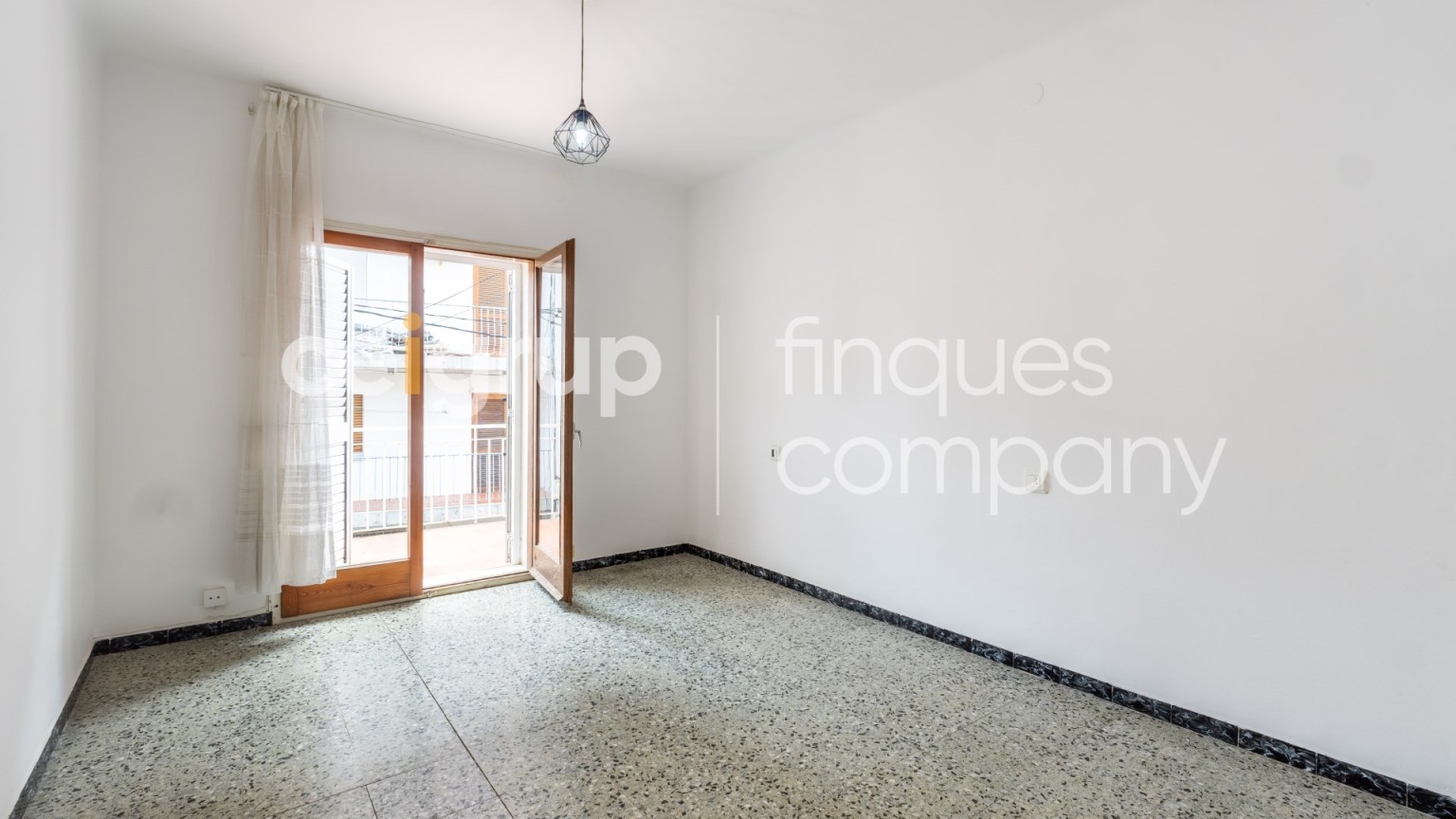Casa en el centro de Roses, con 4 dormitorios y garaje de 136m².