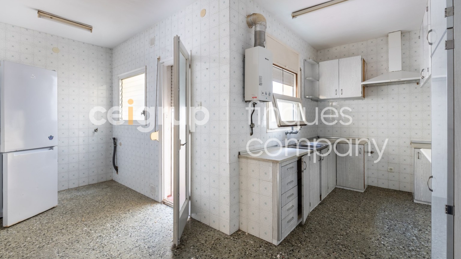 Casa en el centro de Roses, con 4 dormitorios y garaje de 136m².