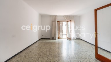 Casa en el centro de Roses, con 4 dormitorios y garaje de 136m².
